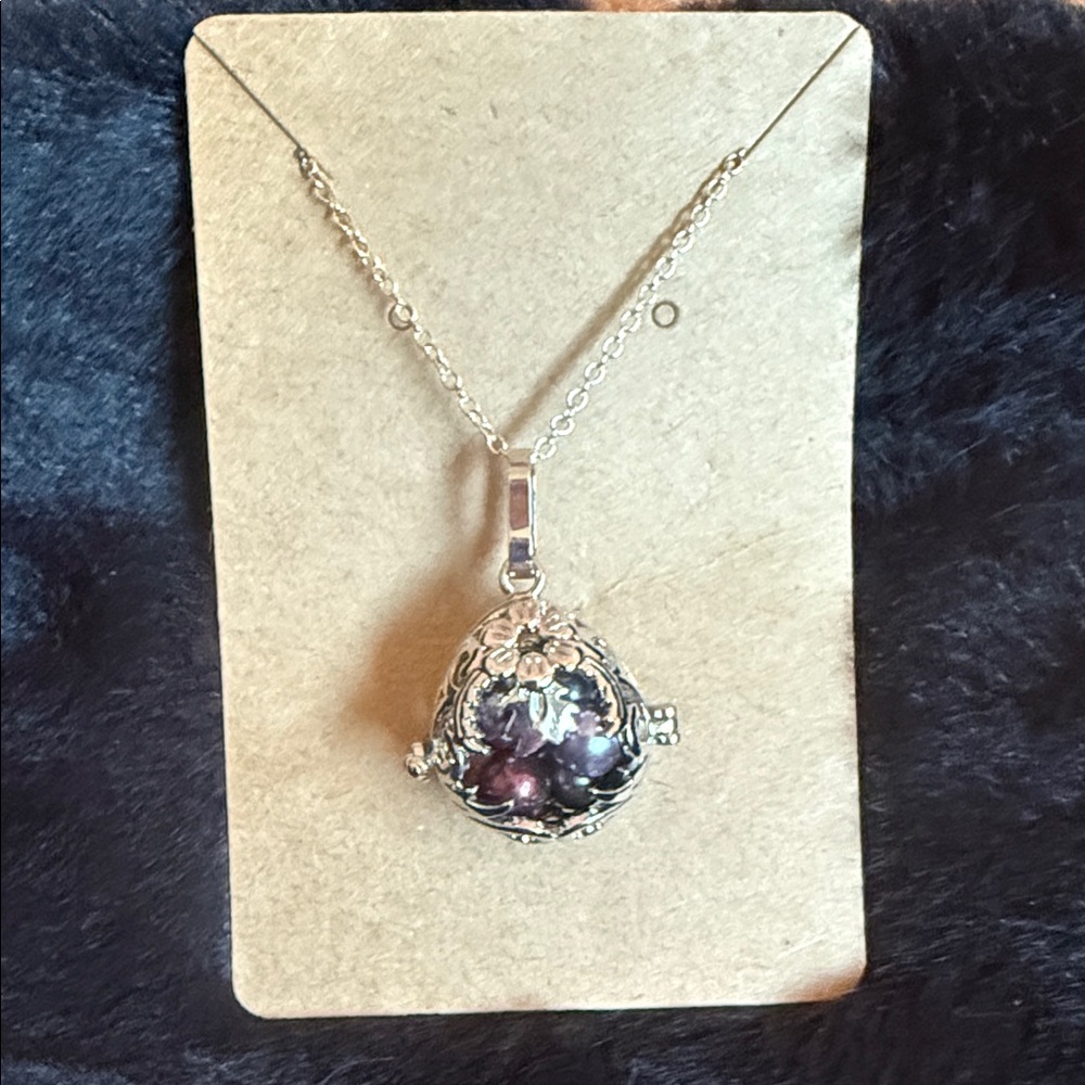 Elegant Silver and Purple pearls Pendant Necklace